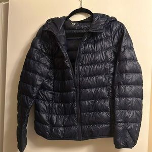 Uniqlo Ultra Light Down Packable Hooded Puffer in Navy (Sm)